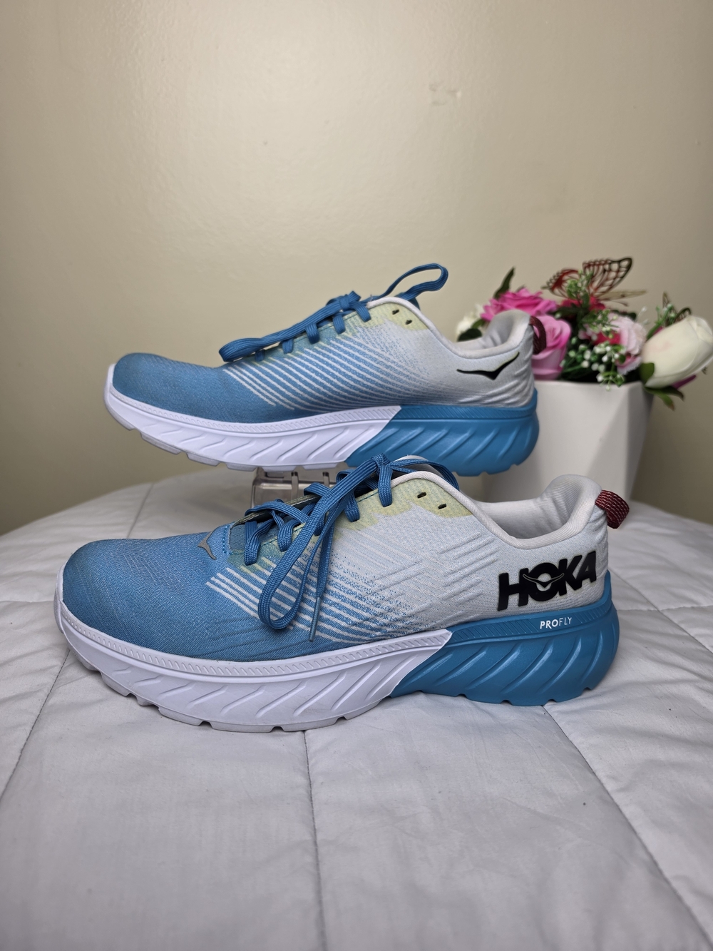 Hoka Mach 3  Blue and White Gradient Running Sneakers Man's Size 9
